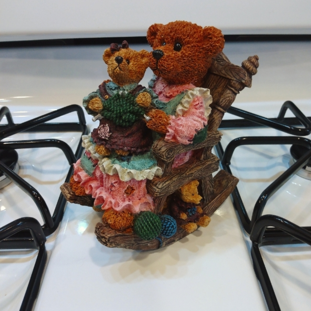 Classic Treasures Rocking Bears music box